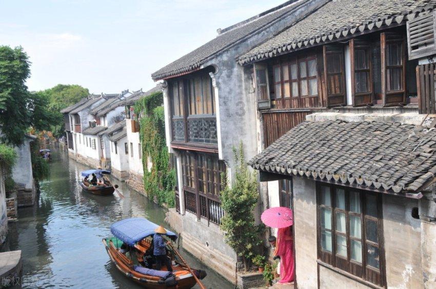 半岛两会特刊获点赞!《出彩2024——聚焦青岛市两会半岛全媒体特刊》送到代表和委员身边